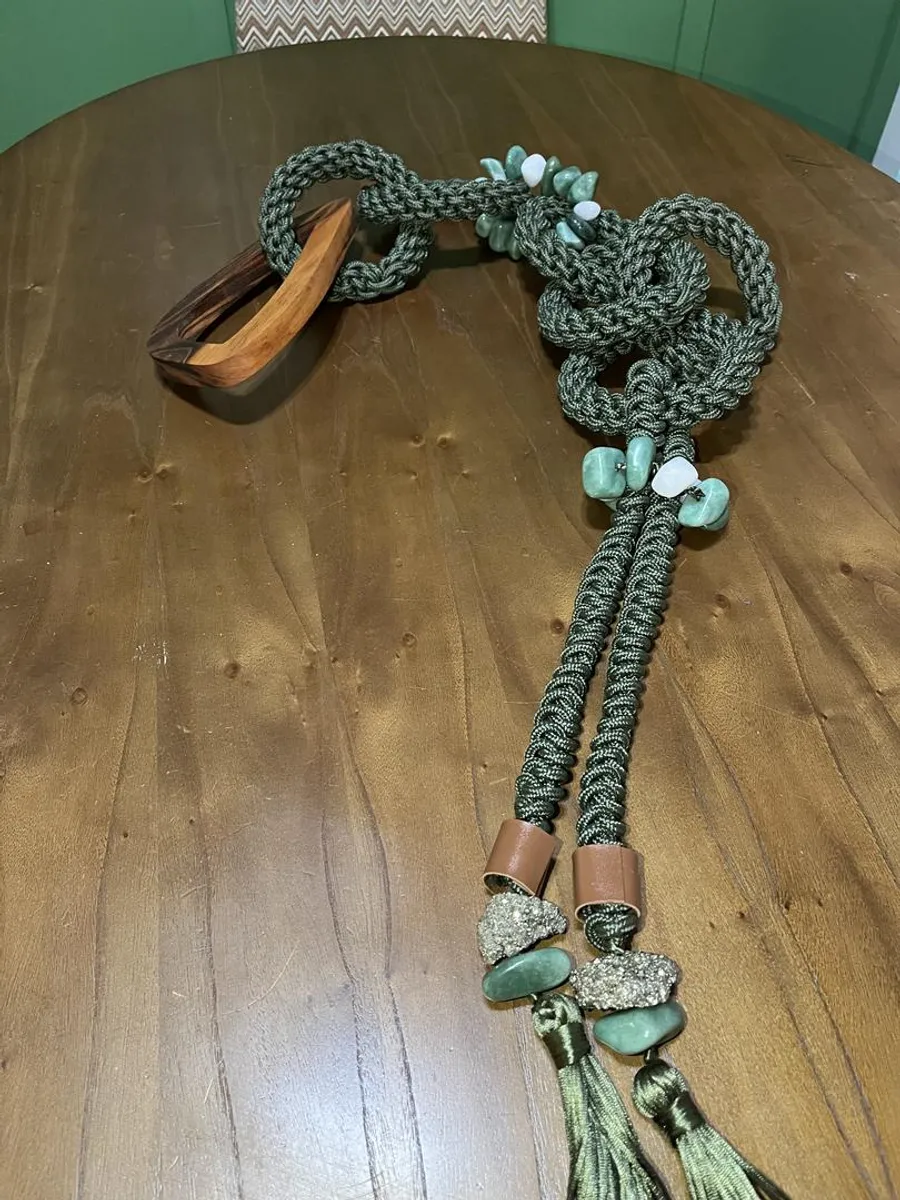 Colar amuleto em Macrame